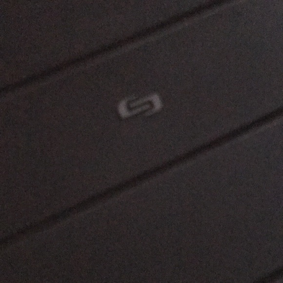 Solo Laptop IPAD PRO Bond Sleeve Black 17.3 - Picture 2 of 9